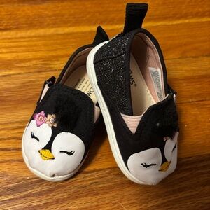Toms Toddler Black Glitter Penguin Shoes Sz 4c